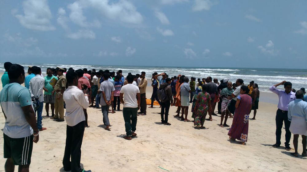 ದೋಣಿಗೆ ಅಪ್ಪಳಿಸಿದ ಅಲೆ: ಸಮುದ್ರಕ್ಕೆ ಬಿದ್ದು ಮೀನುಗಾರ ಮೃತ್ಯು